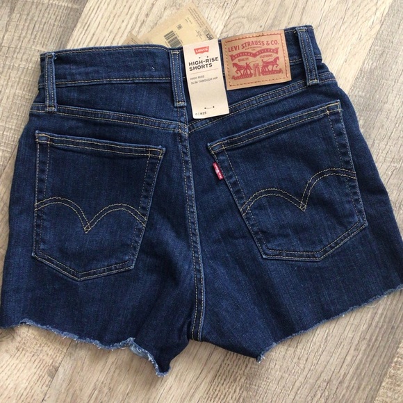 Leviโs High Rise Sculpt Hypersoft Jean Shorts๐๐ ๐๐ - Picture 2 of 9